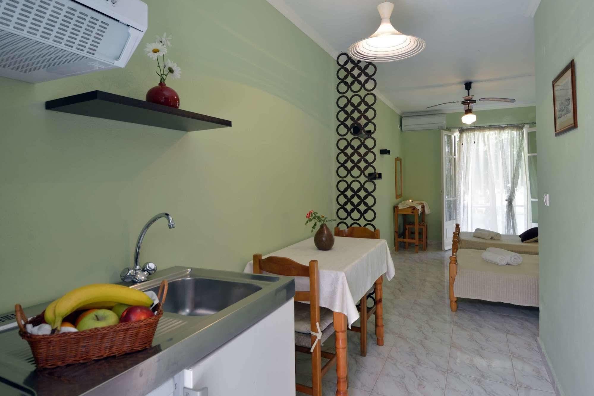 Damaskis Kassiopi Studios Екстериор снимка