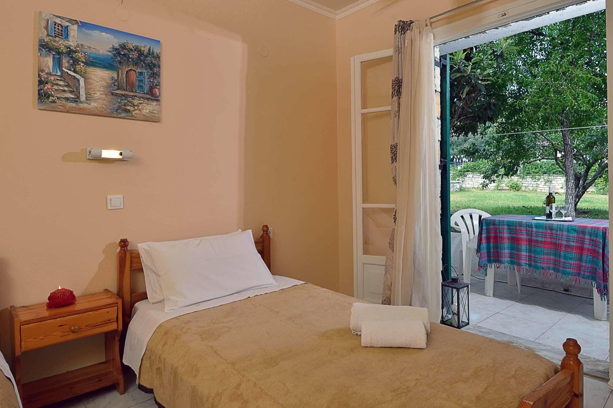 Damaskis Kassiopi Studios Екстериор снимка
